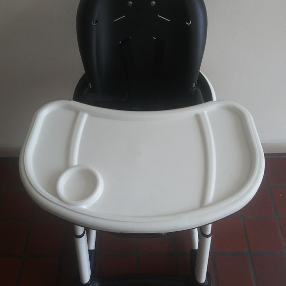 Baby high chair - Picture 2 of 3